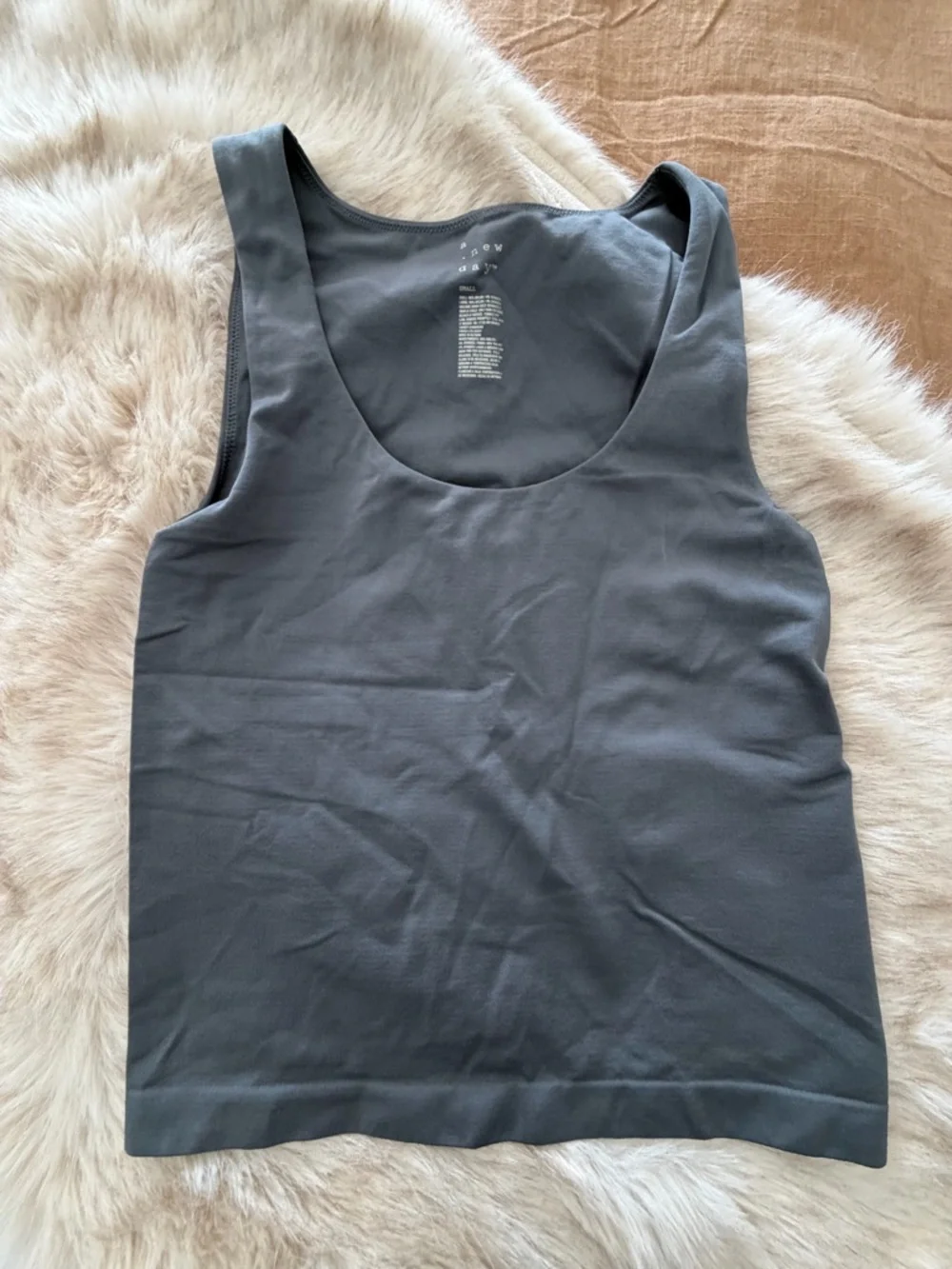 a new day charcoal gray Women's Slim Fit
Seamless Tank Top Small - Picture 4 of 8